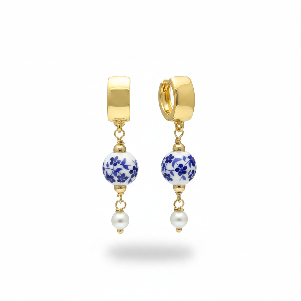 Aretes cerámica azul y perla — fondo blanco