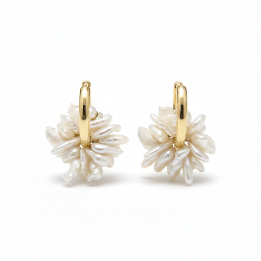 Aretes keshi fondo blanco