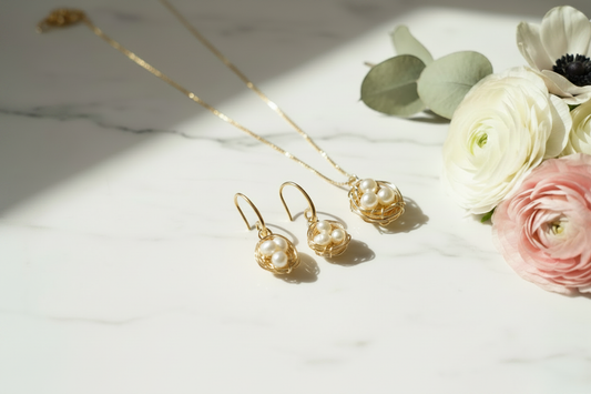 Lifestyle mármol joyería protagonista